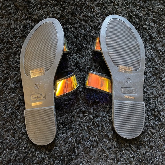 Sunny Feet Iridescent “Shoreline-27” Slides NWT - Picture 5 of 7